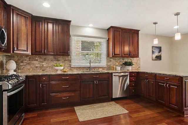 1012 W Mallard Drive, Palatine, IL 60067