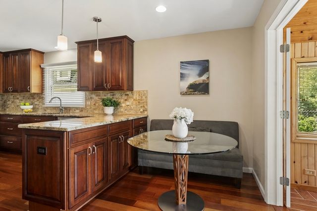 1012 W Mallard Drive, Palatine, IL 60067