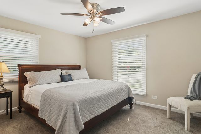 1012 W Mallard Drive, Palatine, IL 60067