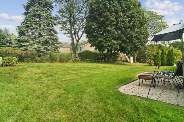 1012 W Mallard Drive, Palatine, IL 60067