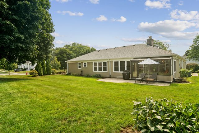 1012 W Mallard Drive, Palatine, IL 60067