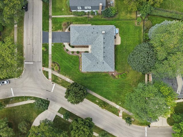 1012 W Mallard Drive, Palatine, IL 60067