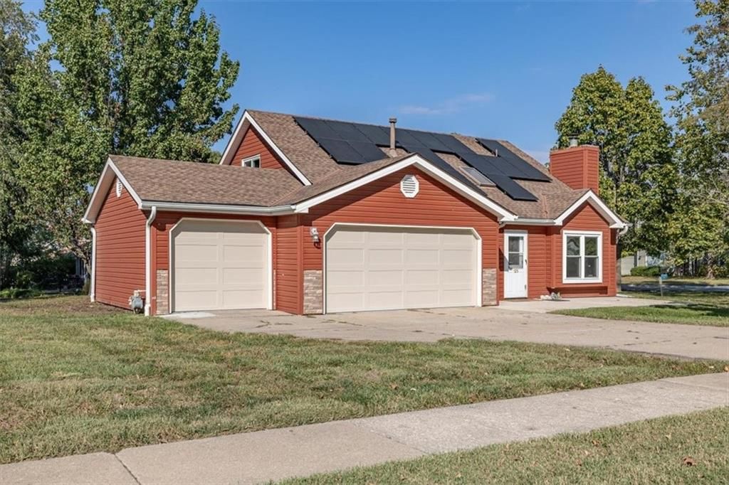 125 Sharon Drive, Lawrence, KS 66049