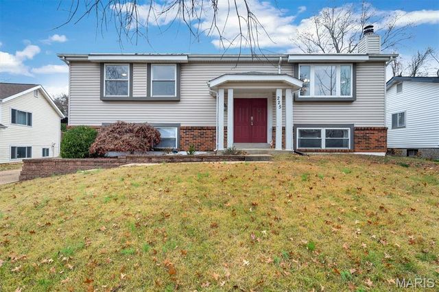 225 Vistaoak Court, Ballwin, MO 63021