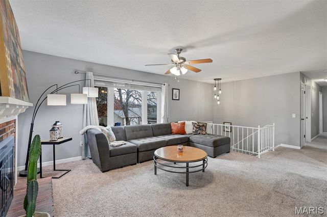 225 Vistaoak Court, Ballwin, MO 63021