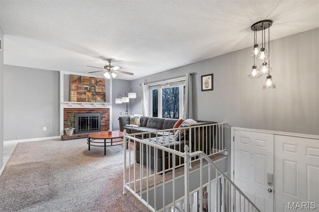 225 Vistaoak Court, Ballwin, MO 63021