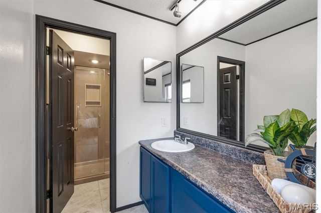 225 Vistaoak Court, Ballwin, MO 63021