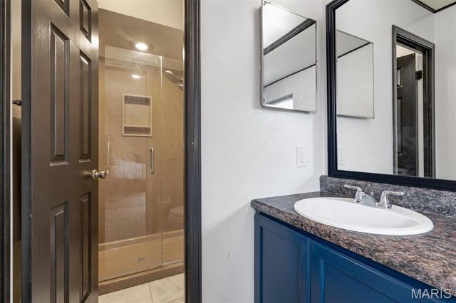 225 Vistaoak Court, Ballwin, MO 63021