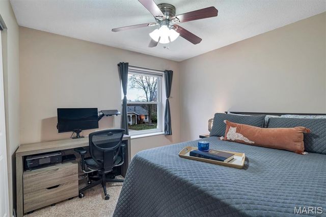 225 Vistaoak Court, Ballwin, MO 63021