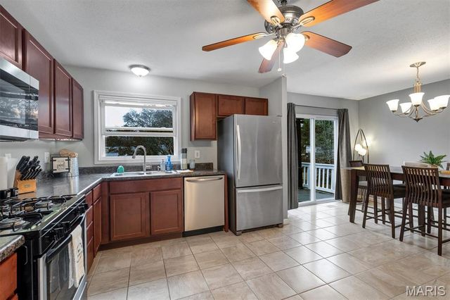 225 Vistaoak Court, Ballwin, MO 63021