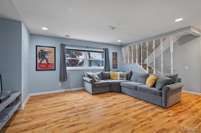 225 Vistaoak Court, Ballwin, MO 63021