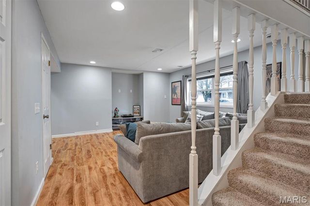 225 Vistaoak Court, Ballwin, MO 63021