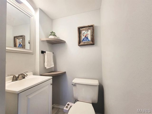 225 Vistaoak Court, Ballwin, MO 63021