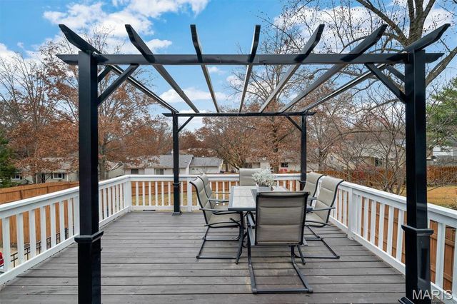 225 Vistaoak Court, Ballwin, MO 63021