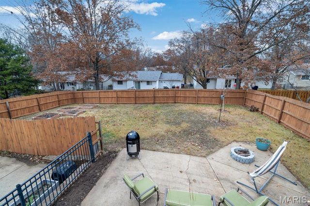 225 Vistaoak Court, Ballwin, MO 63021