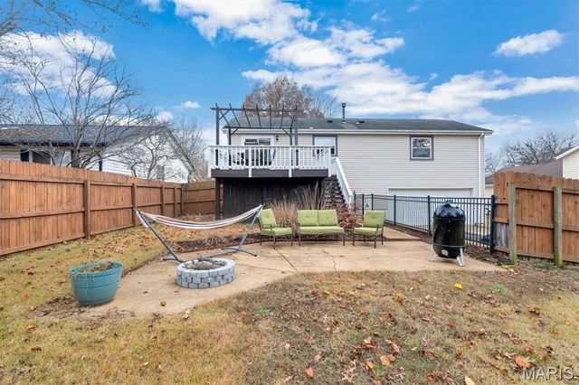 225 Vistaoak Court, Ballwin, MO 63021