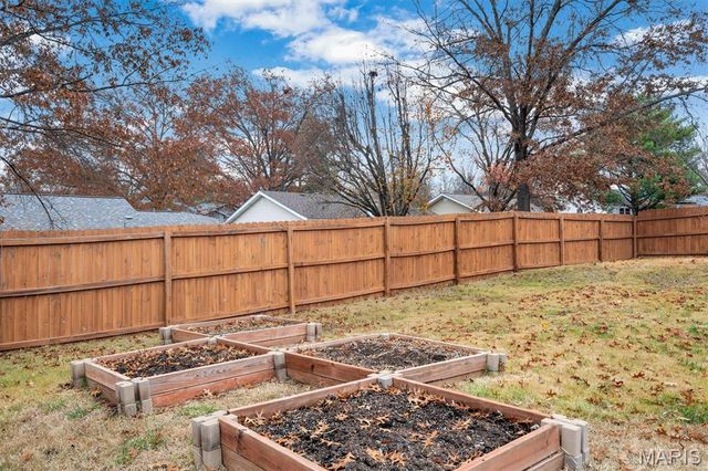 225 Vistaoak Court, Ballwin, MO 63021