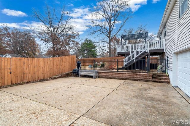 225 Vistaoak Court, Ballwin, MO 63021