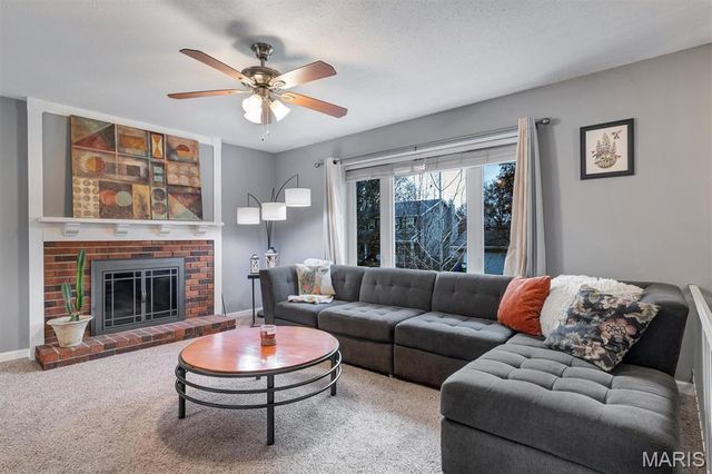 225 Vistaoak Court, Ballwin, MO 63021