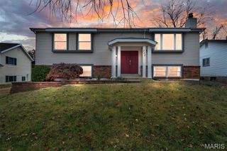 225 Vistaoak Court, Ballwin, MO 63021