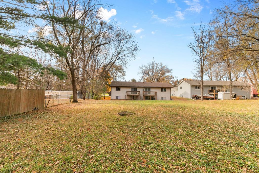 1357 Hadley Avenue N, Oakdale, MN 55128