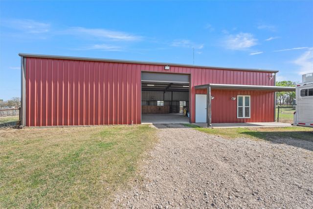 399 Satin Rd, Chilton, TX 76632