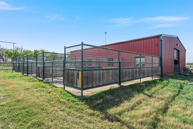 399 Satin Rd, Chilton, TX 76632