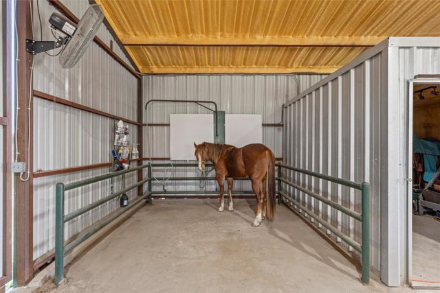 399 Satin Rd, Chilton, TX 76632