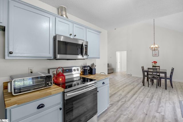 124 E King Road, Greer, SC 29651