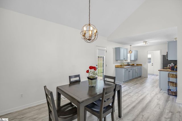 124 E King Road, Greer, SC 29651