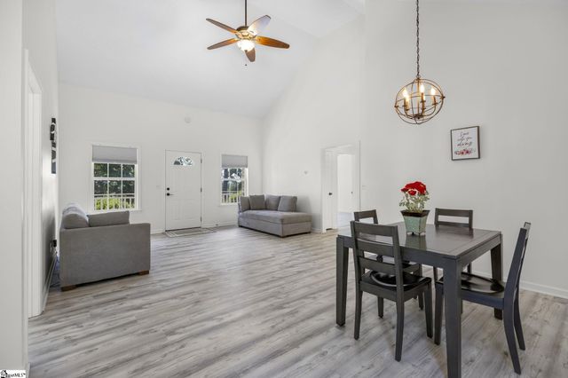 124 E King Road, Greer, SC 29651