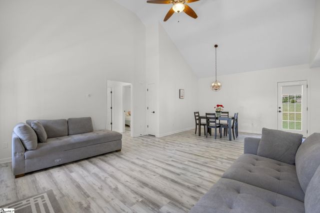 124 E King Road, Greer, SC 29651