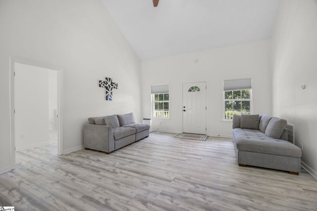 124 E King Road, Greer, SC 29651