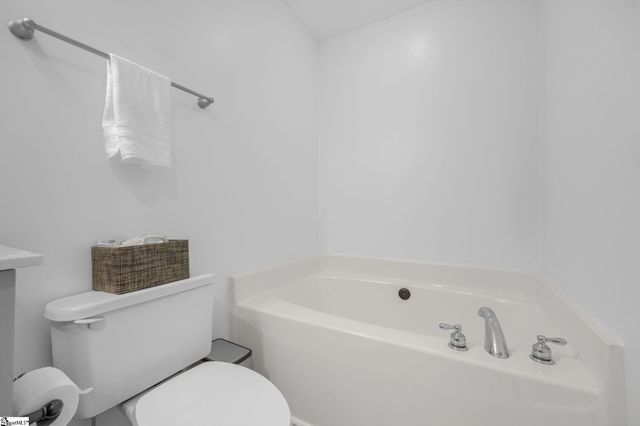124 E King Road, Greer, SC 29651