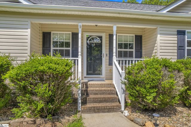 124 E King Road, Greer, SC 29651