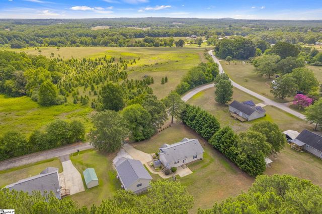 124 E King Road, Greer, SC 29651