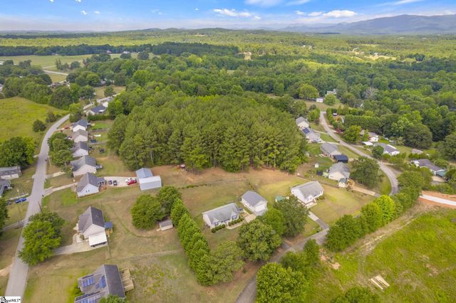 124 E King Road, Greer, SC 29651