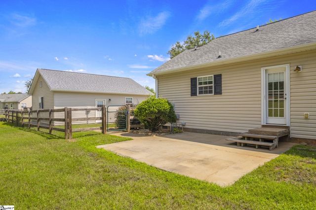 124 E King Road, Greer, SC 29651