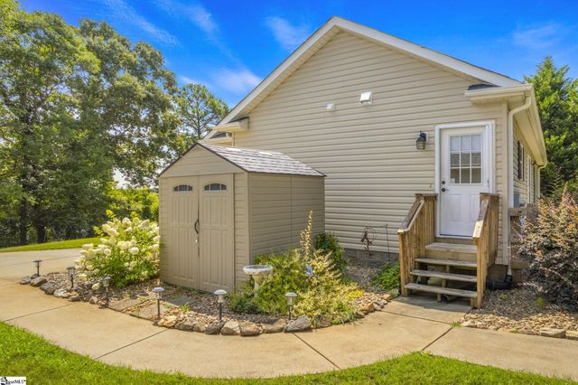124 E King Road, Greer, SC 29651