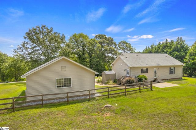 124 E King Road, Greer, SC 29651