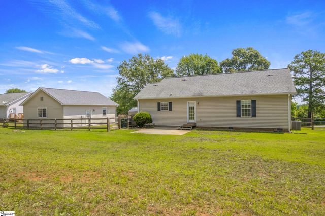 124 E King Road, Greer, SC 29651