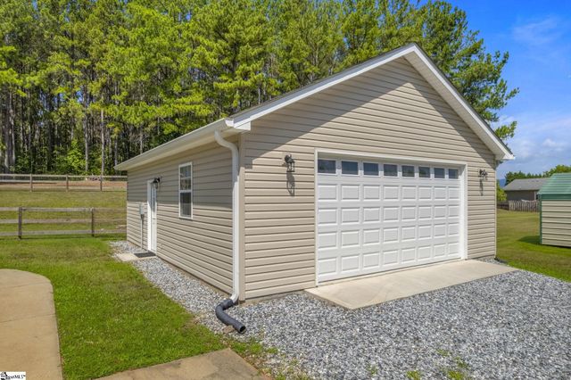 124 E King Road, Greer, SC 29651