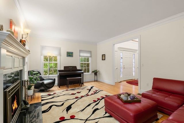 53 Drabbington Way, Weston, MA 02493