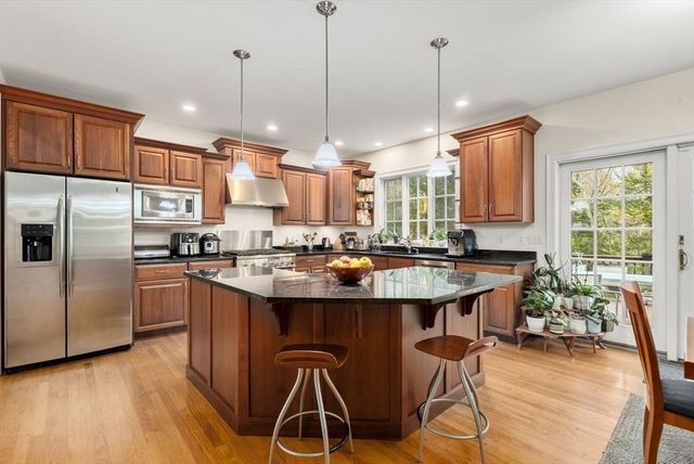 53 Drabbington Way, Weston, MA 02493