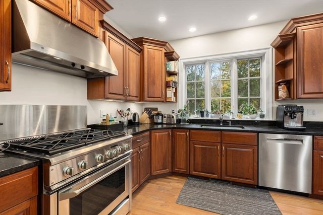 53 Drabbington Way, Weston, MA 02493