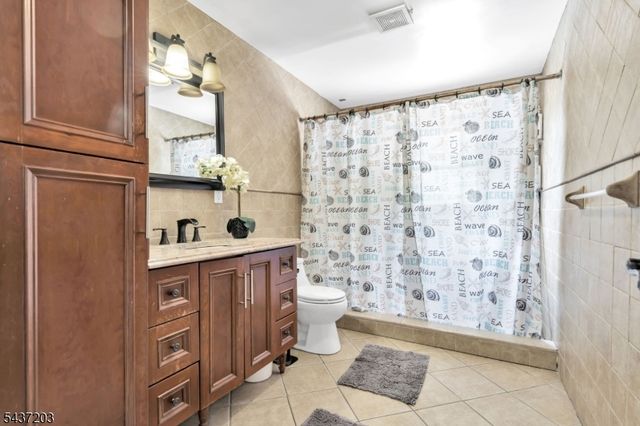 153 Mt Vernon St, Ridgefield Park Village, NJ 07660