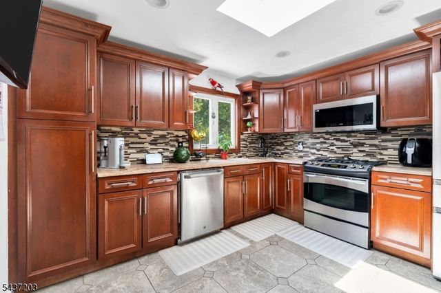 153 Mt Vernon St, Ridgefield Park Village, NJ 07660