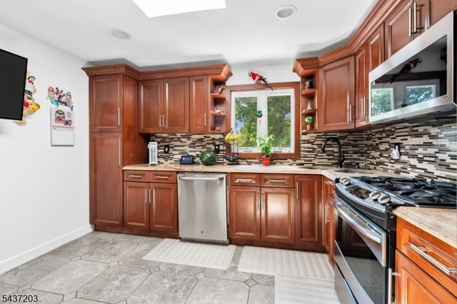 153 Mt Vernon St, Ridgefield Park Village, NJ 07660