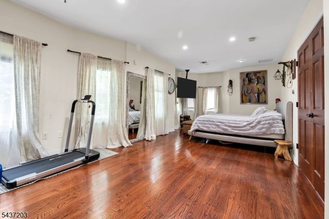 153 Mt Vernon St, Ridgefield Park Village, NJ 07660