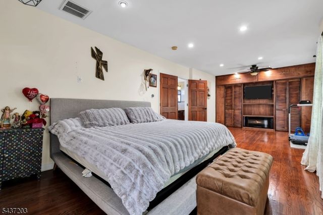 153 Mt Vernon St, Ridgefield Park Village, NJ 07660